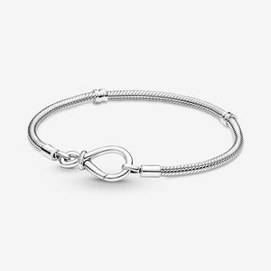 Bracelet à chaîne serpentine et fermoir Nœud infini de Pandora Moments offers at $95 in Pandora