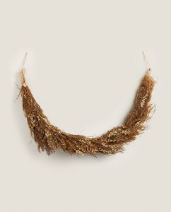 Dried Flower Garland offers at $99.9 in ZARA HOME