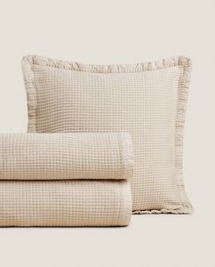 TEXTURED BEDSPREAD offers at $79.9 in ZARA HOME