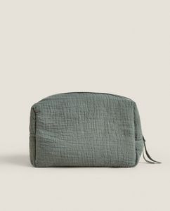 Green Muslin Toiletry Bag offers at $39.9 in ZARA HOME
