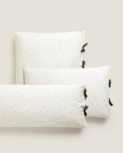 Green Leaf Print Pillowcase offers at $9.9 in ZARA HOME