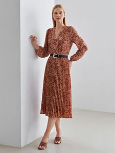 MOTF PREMIUM PAISLEY PRINT PLEATED SKIRT WITHOUT BELT offers at $23 in SheIn